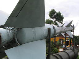 Rakieta SA-2 wraz z zasobnikiem