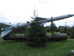 Rakieta SA-2 wraz z zasobnikiem