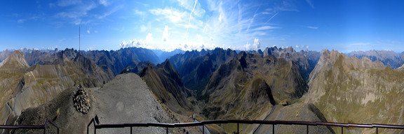 Panorama z przełęczy Bonette (2802m)