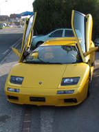 Lamborghini w komisie samochodowym