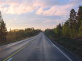 Północ na drodze E75 w Finlandii