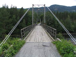 Most obok drogi numer 7