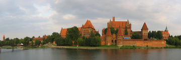 Malbork o zachodzie słońca