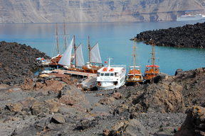 Port na Nea Kameni