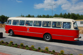 Ogórek (Jelcz 043 1679) na parkingu ZZO.