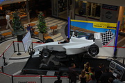 Symulator bolidu F1 w Poznań Plaza.