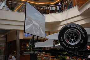 Ekran w symulatorze bolidu F1.