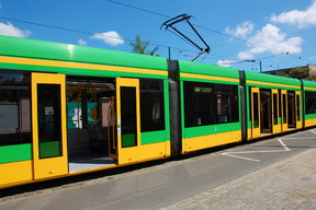 Tramwaj Siemens Combino (#512).