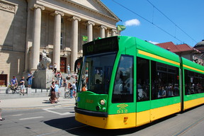 Tramwaj Siemens Combino (#512).