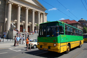 Autobus Ikarus 260.04 (#1735).