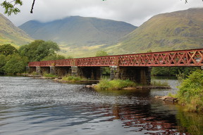 Most kolejowy nad jeziorem Loch Awe