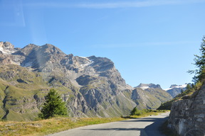 Droga D902 z Val dIsere na przełęcz Iseran
